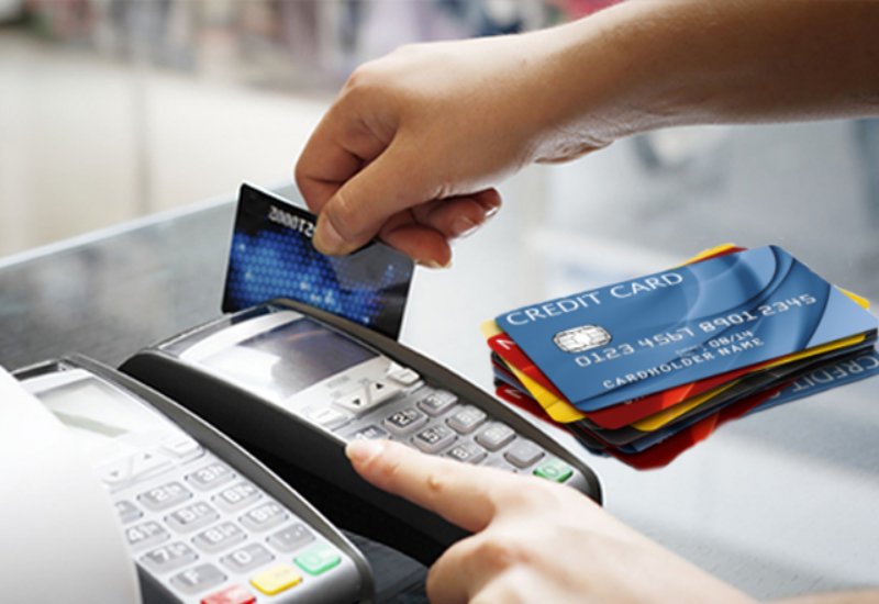 Rút tiền thẻ tín dụng Seabank tại ATM/Quầy ngân hàng thường chịu phí rất cao so với sử dụng dịch vụ 