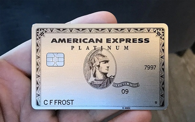 Công ty tài chính đa quốc gia American Express đã liên kết với ngân hàng Vietcombank để phát hành thẻ Amex rộng rãi trên thị trường Việt Nam